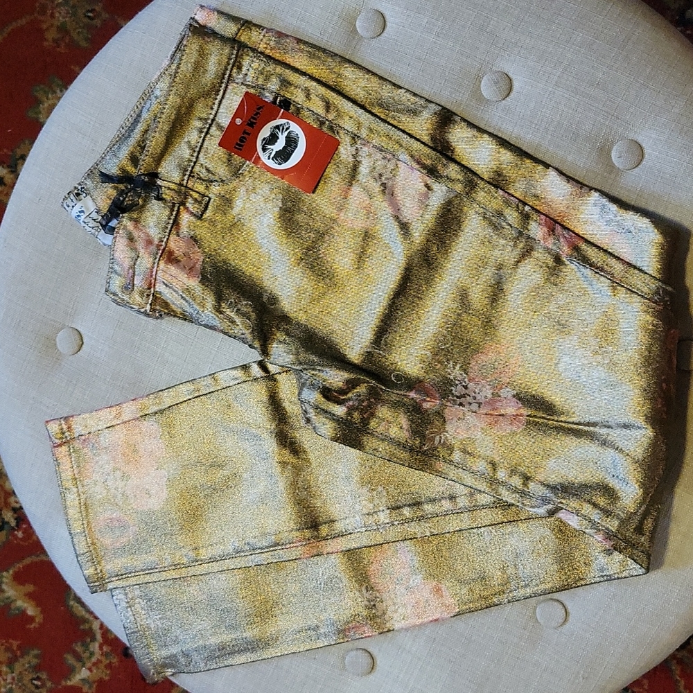 Hot Kiss Pants 💋